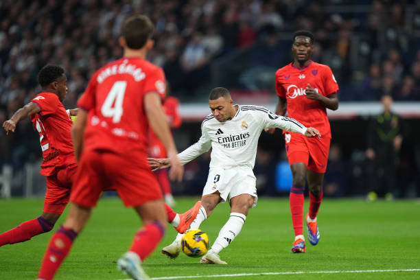 Real chuẩn bị chạm trán Sevilla.
