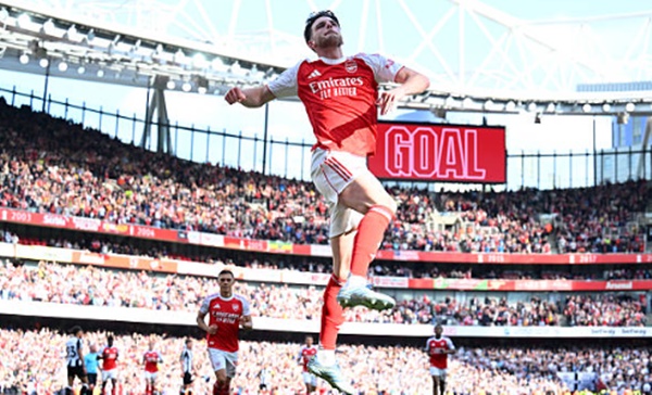 Rice ghi bàn đẳng cấp, Arsenal vượt lên xứng đáng