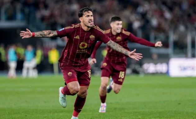 Paredes lập siêu phẩm, Roma đánh bại 10 người của Milan