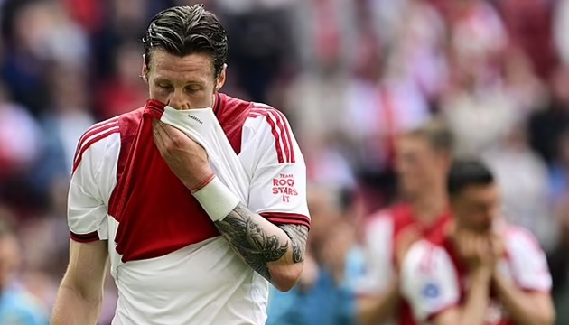 Weghorst mất bình tĩnh, Farioli bật khóc, Ajax cay đắng nhìn PSV vô địch
