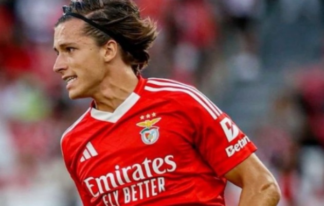 Alvaro Carreras lọt tầm ngắm Real.