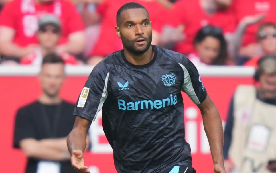 Barcelona gặp khó trong việc chiêu mộ Jonathan Tah.
