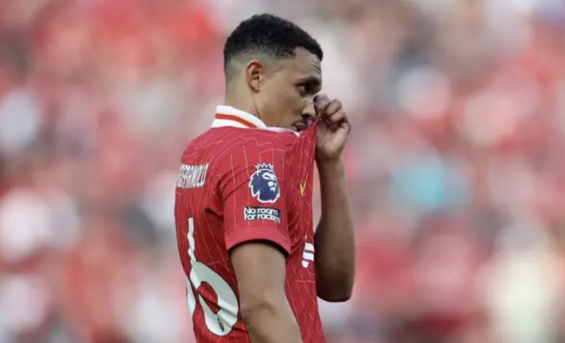 CĐV Liverpool phát hiện động thái "cực phũ" của CLB với vật phẩm của Alexander-Arnold