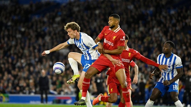 Konate gây thất vọng, Carragher chỉ rõ yếu kém của Liverpool