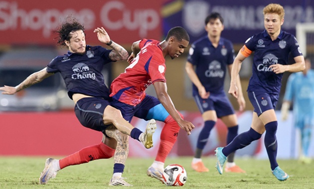 CAHN hòa Buriram trên sân nhà