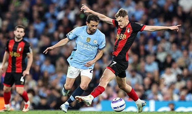 Manchester City tạm thời chen chân vào top 3 Premier League.