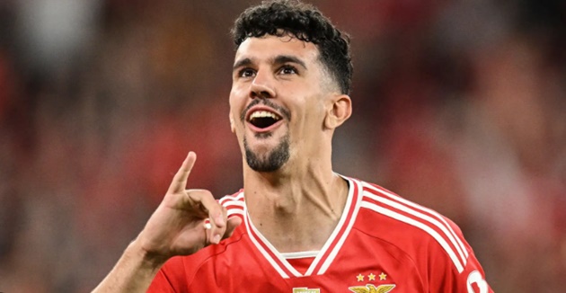 Chelsea và Liverpool cạnh tranh quyết liệt vì Tomas Araujo