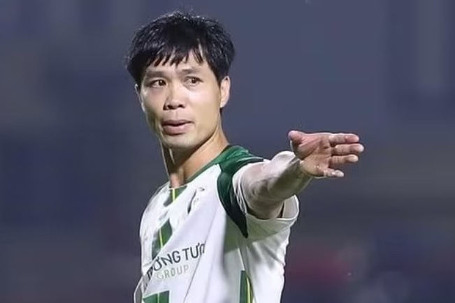 HLV Kim Sang-sik gạch tên Công Phượng?