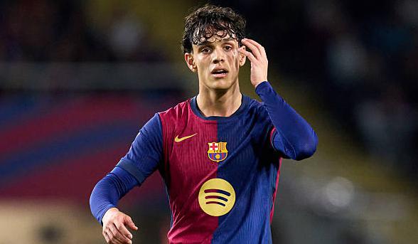 Barcelona ra quyết định về tương lai Hector Fort