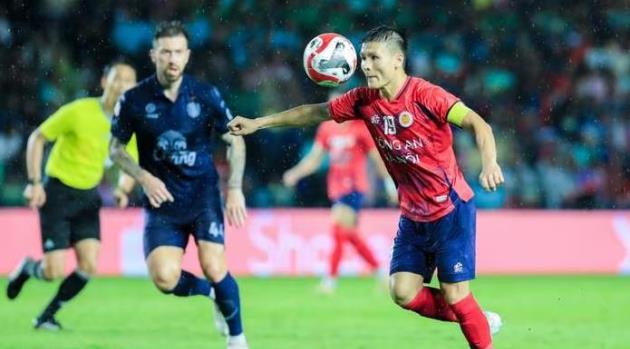 CAHN thua đau phút cuối, Quang Hải chất vấn trọng tài