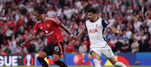 Leny Yoro cho thấy sự nỗ lực đáng khen dù MU bế tắc trước Tottenham.