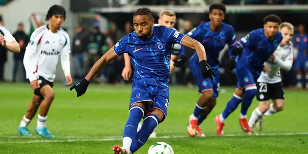 Bán Nkunku có thể giải phóng quỹ lương cho Chelsea.