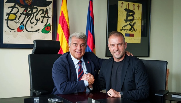 Barcelona "trói chân" Hansi Flick: Nước cờ khôn ngoan sau mùa giải ăn ba lịch sử