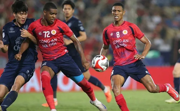 Một cuộc rượt đuổi tỷ số hấp dẫn đã diễn ra trong trận đấu giữa Buriram United và CAHN.