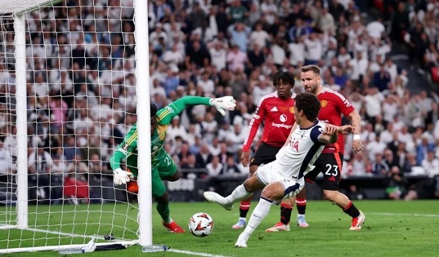 Vấn đề ở hàng thủ Man Utd một lần nữa bộc lộ.