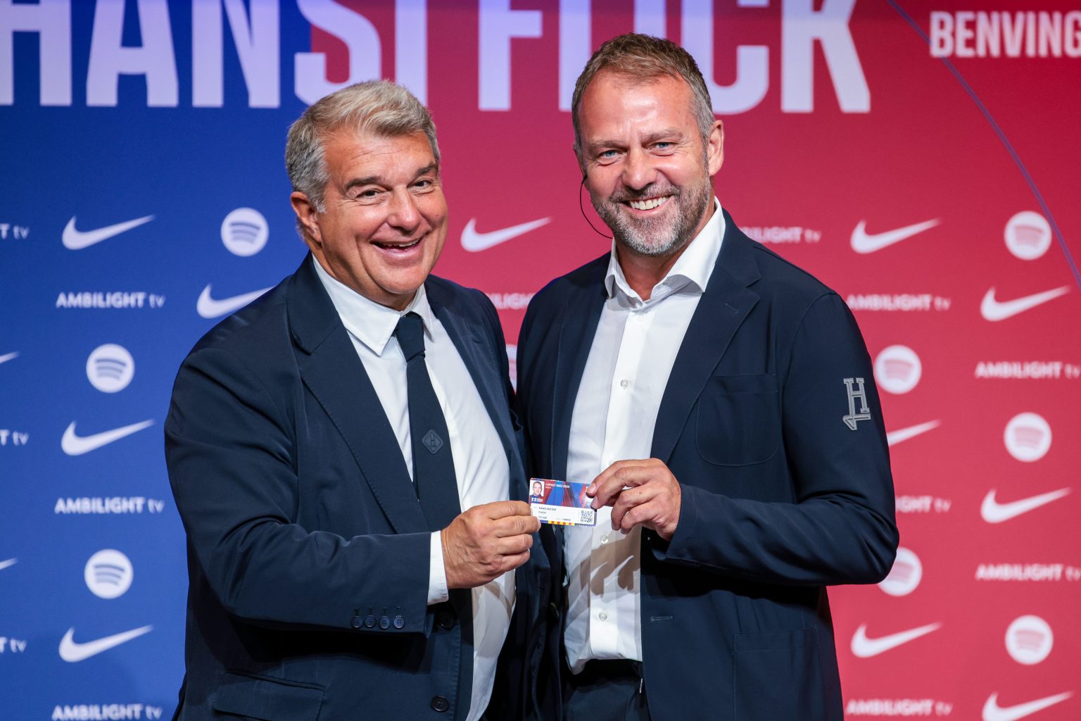Flick sẽ gắn bó dài hạn với Barca.