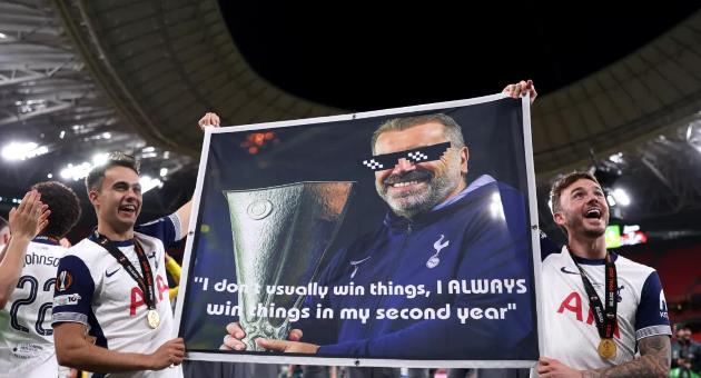 Spurs vô địch sau 17 năm, biểu ngữ Postecoglou gây sốt mạng xã hội