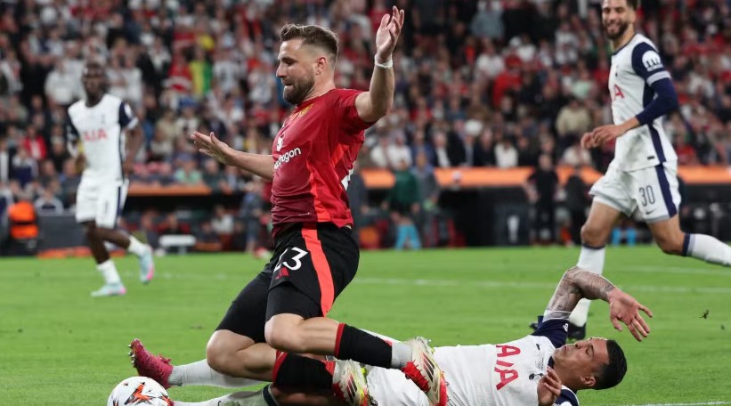 Luke Shaw có màn thể hiện thất vọng trước Tottenham Hotspur.