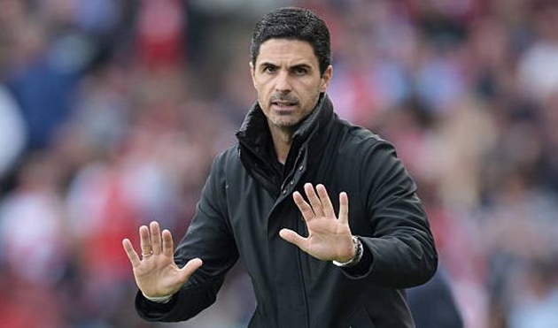 Đã đến lúc Arsenal xem xét lại vị trí hậu vệ cánh?