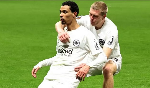 So kè Ekitike và Sesko: Vì sao Arsenal nghiêng về “Mbappe mới”?
