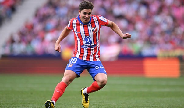 Chậm 1 bước, Barca coi chừng mất Julian Alvarez
