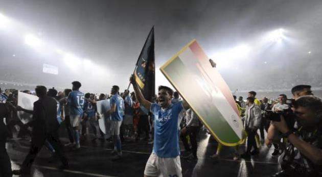 Hình ảnh trái ngược giữa Napoli và Inter trong ngày hạ màn Serie A