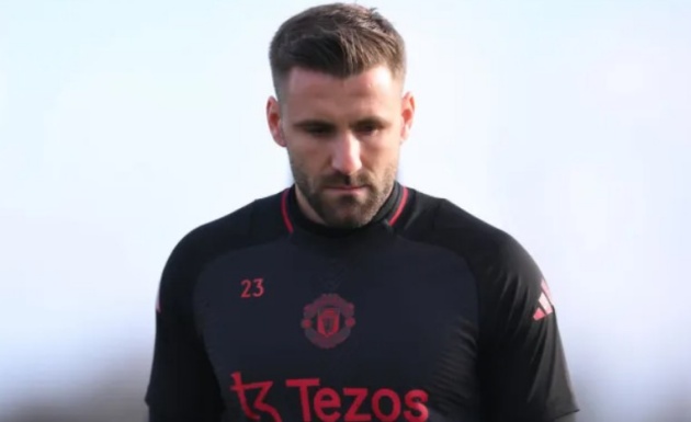 Neville chỉ trích Shaw, kêu gọi Amorim thanh lọc Man United