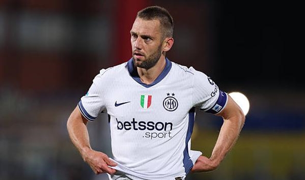 De Vrij: Inter không xứng đáng giành chức vô địch Serie A