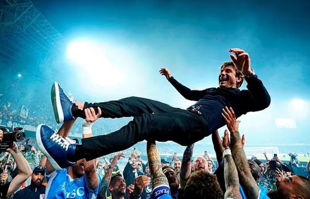 Conte giúp Napoli vô địch Serie A với nguồn lực hạn chế.