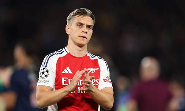 Giữ lại Trossard là nước đi hợp lý của Arsenal