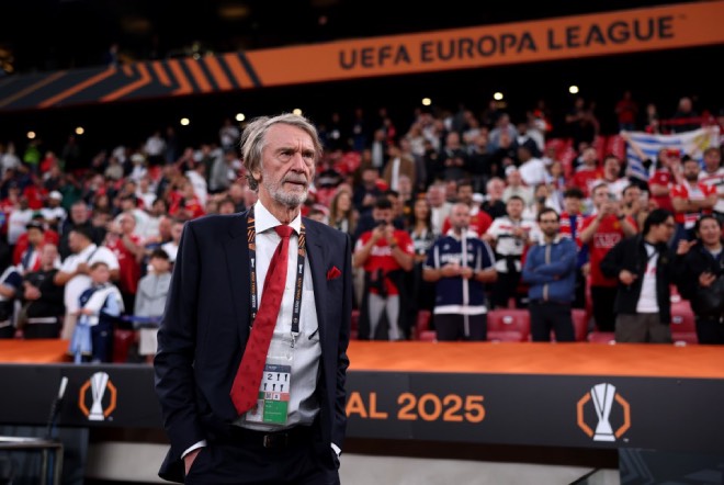 Fan MU nổi đóa vì quyết định "phũ phàng" của Sir Jim Ratcliffe