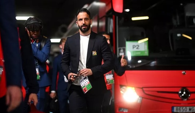 Không dự cúp châu Âu, Man United đứng trước mùa hè định đoạt