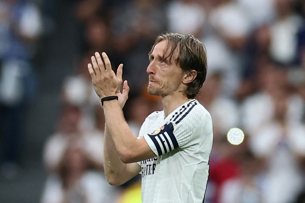 Modric bật khóc trong ngày chia tay sân Bernabeu.