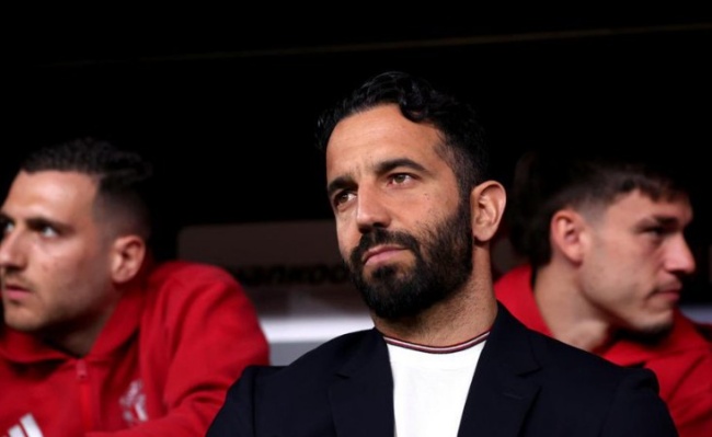 Amorim xin lỗi CĐV Man Utd, hứa đưa CLB trở lại mạnh mẽ
