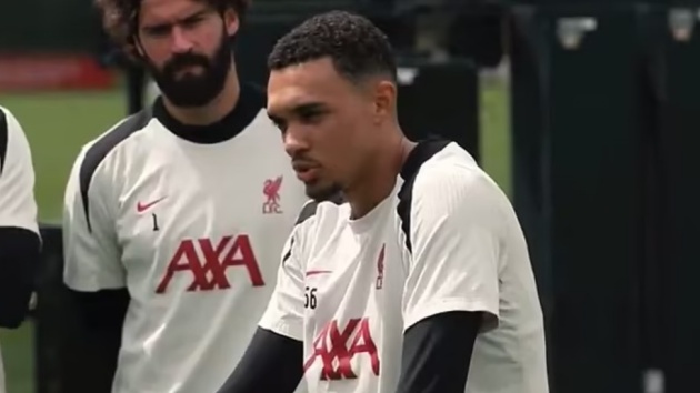 Van Dijk tri ân, Alexander-Arnold nghẹn lời chia tay Liverpool