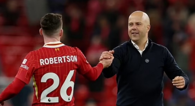 Robertson tiết lộ thông điệp chiến thắng của Arne Slot trước mùa giải