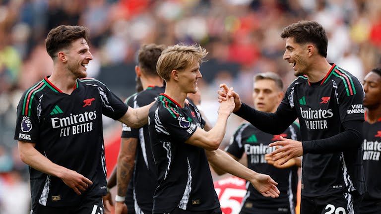 Southampton 1-2 Arsenal: Bàn thắng chia tay Tierney; VAR từ chối Saka