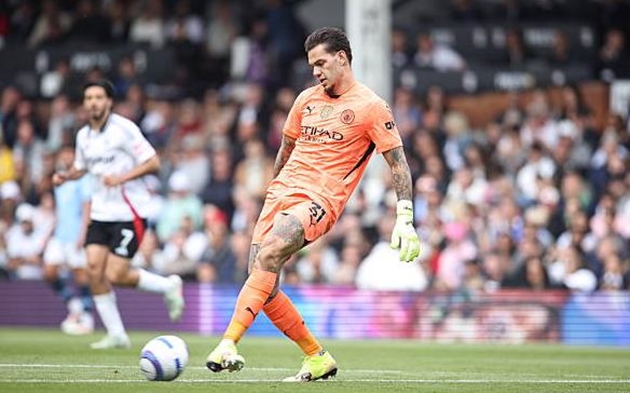 Ederson chơi ấn tượng trong trận đấu với Fulham.