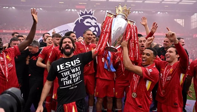 Nhìn lại đêm Anfield huyền thoại: 5 khoảnh khắc cảm xúc trong lễ vô địch của Liverpool