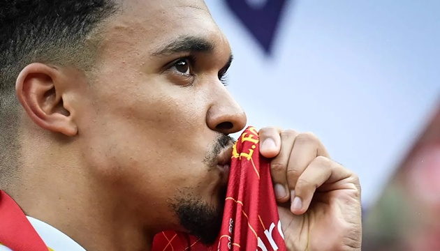 Alexander-Arnold chính thức chia tay Liverpool.