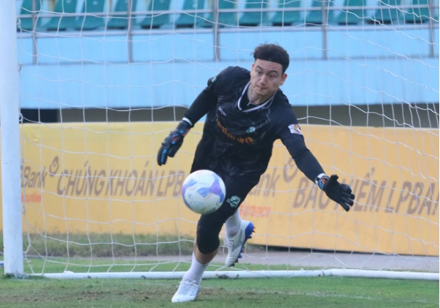 Lý do HLV Kim Sang-sik tiếp tục gạch tên Văn Lâm