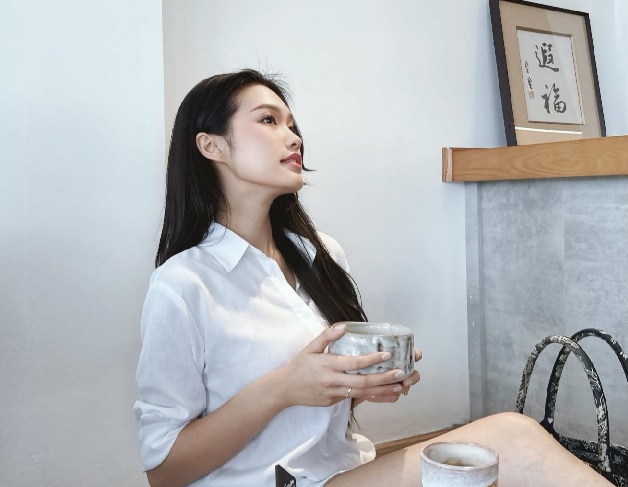 Doãn Hải My ghi điểm với vẻ đẹp nhẹ nhàng khi thưởng thức matcha, được Văn Hậu khen ngợi