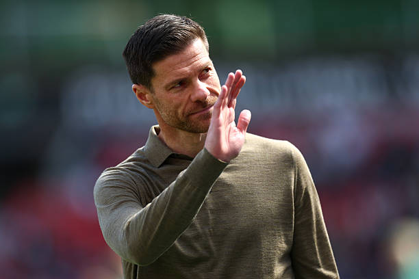 Alonso trên đường đến Bernabeu.