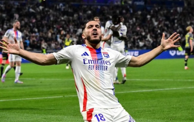 Cherki lọt tầm ngắm Man City.