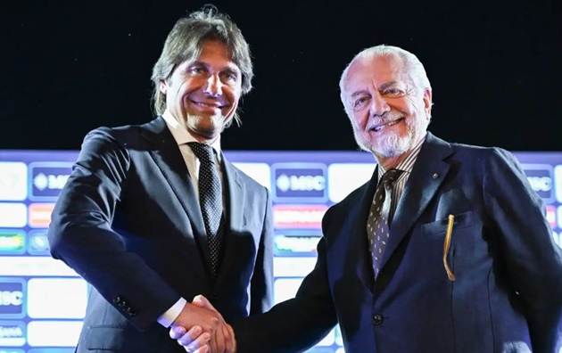 Chủ tịch Napoli gửi lời chia tay xúc động tới HLV Conte