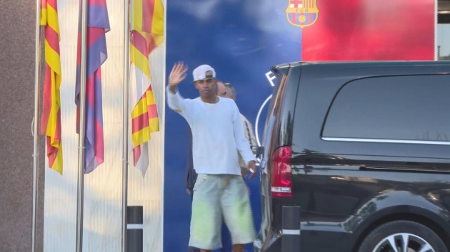 Hình ảnh đầu tiên về Yamal sau khi gia hạn với Barca