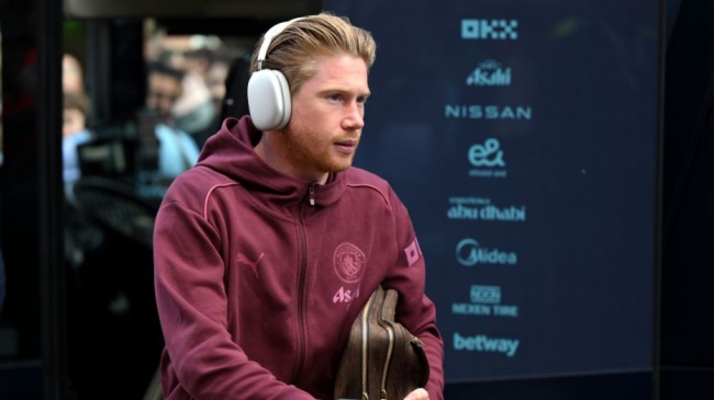 Luật sư De Bruyne có mặt tại Napoli hoàn tất chuyển nhượng