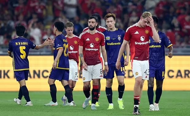 Thua bạc nhược ASEAN All-Stars, Amorim chỉ trích các cầu thủ MU
