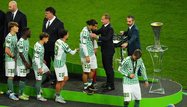 Real Betis đã có một mùa giải trong mơ cùng nhiều khát vọng, tuy nhiên thành quả là 1 suất dự Europa League mùa tới (nhờ vị trí tại La Liga) cũng đủ để thầy trò HLV Manuel Pellegrini hài lòng.