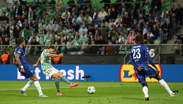 Dù bị Real Betis vươn lên dẫn trước rất sớm, ngay phút thứ 9 sau pha lập công của Abdessamad Ezzalzouli từ đường chuyền thông minh của Isco, Chelsea đã không hề nao núng.